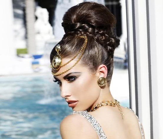 Miss Alabama USA 2012 Katherine Webb Požys pre módny fotograf Fadil Berisha v záhrade bohyne Foto Shoot na Caesar's Palace Las Vegas Hotel & Casino pool. Tune in to NBC, June 3 at 9PM EST  for the live telecast of the 2012 Miss USA Competition to see who takes home the Diamond Nexus crown.