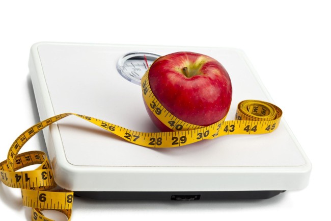 1385377216_hcg-diet-apple-and-scale