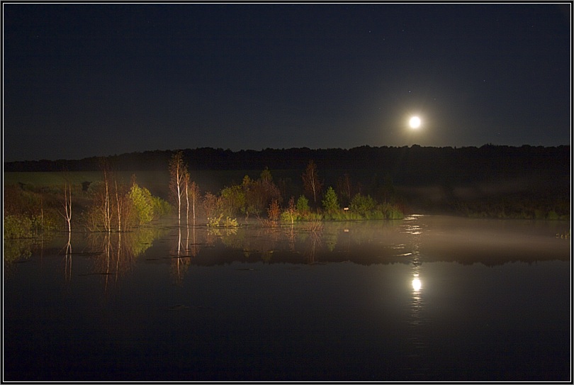 Какая завтра ночь. Апрельская ночь. Луна над озером. Ранняя ночь. Майская ночь на реке.