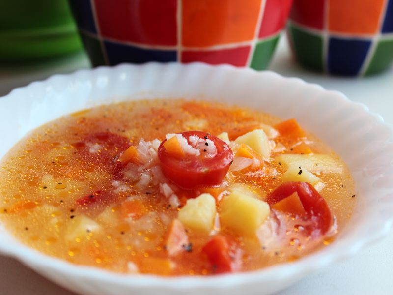 Суп с помидорами и картошкой