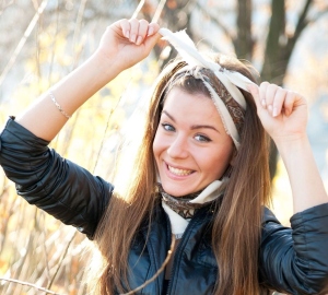 How to tie a scarf