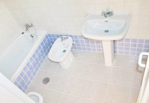 Όπου στο μπάνιο υπάρχουν wet, όπως φαίνονται - η φωτογραφία. Πώς να απαλλαγείτε από τα βήματα στο μπάνιο. Τα κεφάλαια από τα τρέχοντα στο μπάνιο