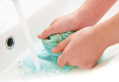 Πώς να αφαιρέσετε τη σκουριά από τα ρούχα στο σπίτι. Από το να φέρει τους λεκέδες σκουριάς από τα ρούχα