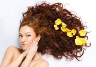 Φως Hairstyles σε 5 λεπτά για μακρά, μεσαία, κοντά μαλλιά. Πώς να φτιάξετε ένα ελαφρύ χτένισμα