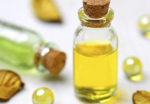 Терапевтични свойства на вазелинното масло, състав, полза, вреда. Как да приложите вазелинното масло по време на запек. Възможно ли е вазелин маслото с новородено? Използване на вазелин мас за коса - рецепти