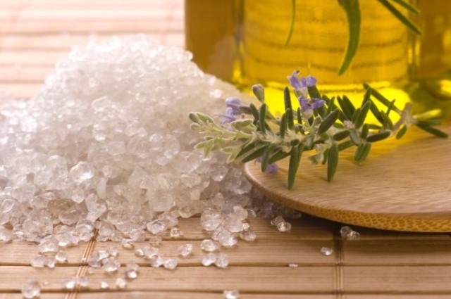 Как приготовить домашний скраб из морской соли