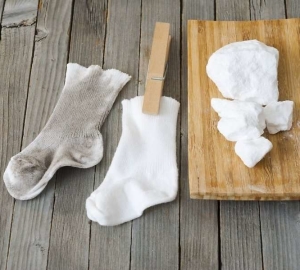 วิธีการล้างถุงเท้าสีขาวที่บ้าน วิธีที่จะขาวถุงเท้าสีขาวได้อย่างง่ายดาย