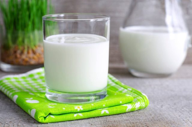 Čo môže byť pripravený z kyslého mlieka doma. Chutné recepty z kyslého mlieka s fotografiami. Čo sa jedla môžu byť vyrobené z kyslého mlieka. Čo je potrebné robiť z kyslého mlieka v pomalom hrnci