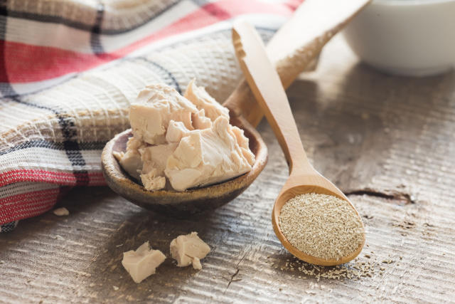 Mask for hair growth with yeast