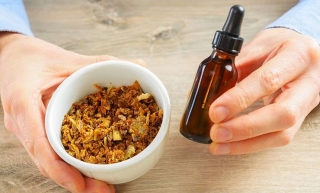 Properties of propolis on alcohol. The use of propolis on alcohol at home, from which it helps. How to make the tincture of propolis on alcohol - recipe. Treatment with propolis on alcohol how to drink