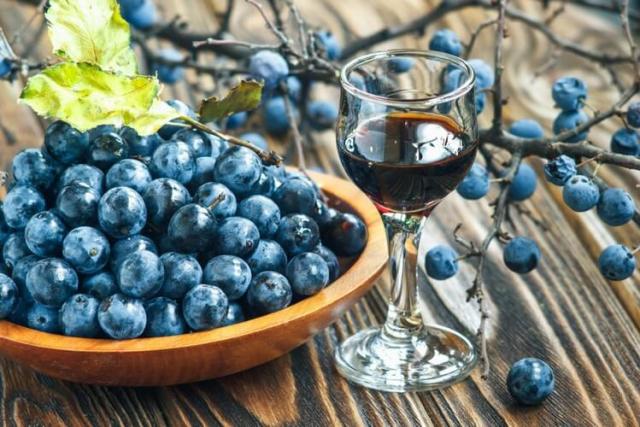 Jak udělat víno z ternů doma. Recepty vaření domácí víno z Tern Stephane s fotografií