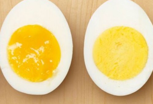 Как да приготвяте яйцата, прецакани, пашота, в чантата. Как да приготвяте яйца в микровълновата печка. Как да приготвяте яйца в бавна печка
