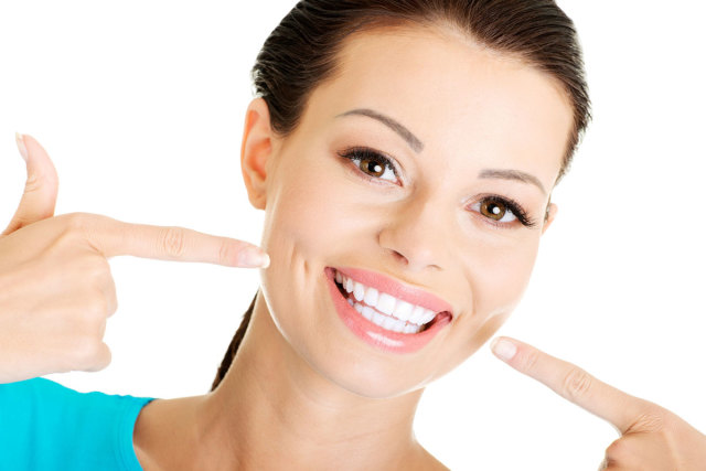 Как отбелить зубы без вреда