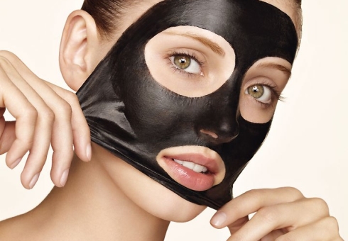 Черная маска для лица в домашних условиях