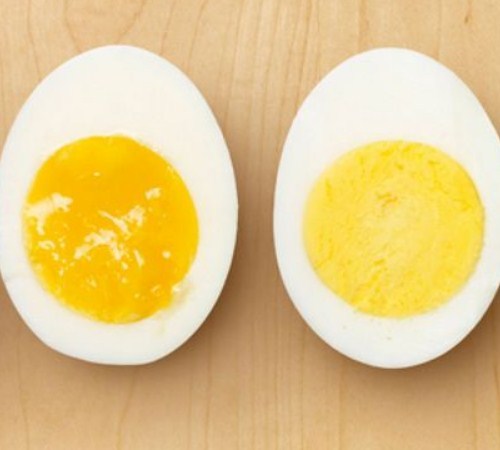 Как да приготвяте яйцата, прецакани, пашота, в чантата. Как да приготвяте яйца в микровълновата печка. Как да приготвяте яйца в бавна печка