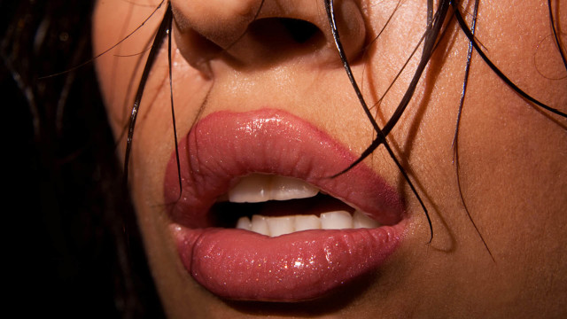 Как увеличить губы в домашних условиях