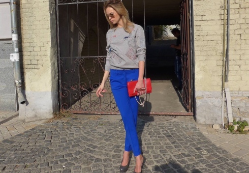 What to wear with blue female trousers, photos. What comes to blue pants, with which they are combined