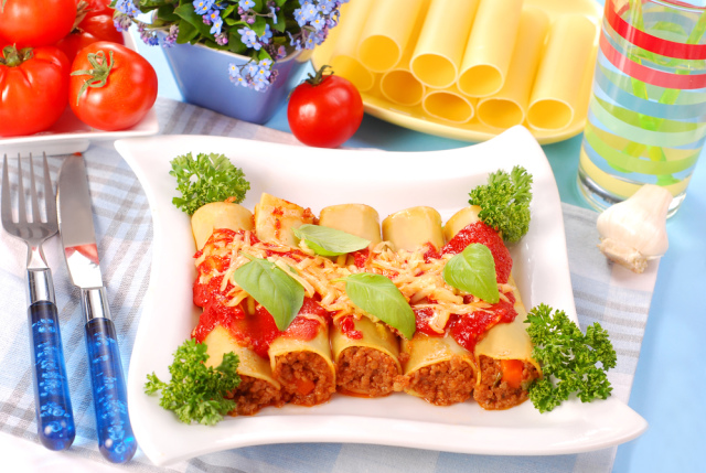 How to cook cannelloni with minced meat at home. Channeloni recipe with minced meadow with photos. How to cook cannelloni with minced meat, multicooker, in a frying pan. Recipes for cannelloni sauces with minced