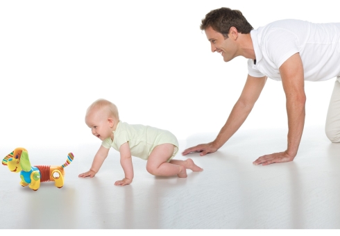 Cara mengajar bayi merangkak