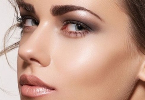 Šminka lica od strane highlighter -a