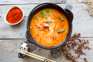 Πώς να προετοιμάσετε ταϊλανδέζικα σούπας στο σπίτι. Συνταγές σούπας καρύδας Tom piercing με φωτογραφίες. Νόστιμα όγκους με κοτόπουλο και θαλασσινά. Πώς να φάτε σούπα