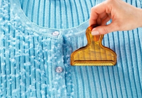 كيفية إزالة كاتوفكا من الملابس في المنزل. يعني لإزالة بكرات من الملابس. منع لفائف على الملابس