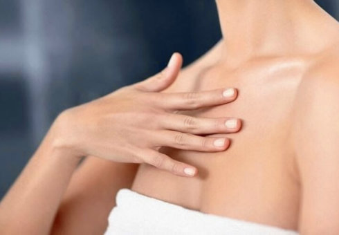 Varför Acne visas på bröst - skäl. Hur bli av med akne på bröstet, rygg, axlar. Vad ska man göra om finnar på bröstet