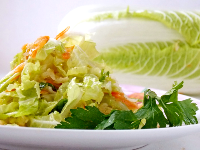 Απλές και νόστιμες σαλάτες από το λάχανο του Πεκίνου. Συνταγές σαλάτας από το βήμα του Λάχανου του Πεκίνου