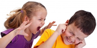 Causas de agressão infantil e suas consequências. Como lidar com os pais agressão das crianças. Correção de agressão infantil