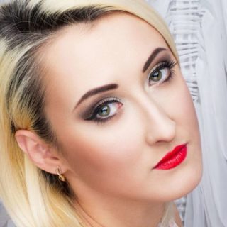 Make-up s červenou rtěnku pro brunetky, blondýnky, blond, červená, hnědá. Den, večer, svatební make-up s červenou rtěnku