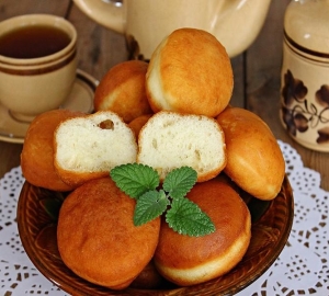 วิธีการปรุงอาหาร Bauars ที่บ้าน สูตรของ Real Kazakh และ Tatar Baursaki วิธีการปรุงอาหารแป้งแสนอร่อยสำหรับ Baussa หน้าแรก Baursaki ใน Kefir