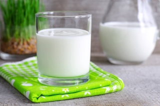 ما يمكن إعداده من الحليب الحامض في المنزل. وصفات لذيذة مصنوعة من الحليب الحامض مع الصور. ما الأطباق التي يمكن أن تكون مصنوعة من الحليب الحامض. ماذا تفعل من الحليب الحامض في طباخ بطيء