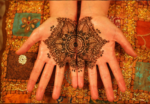 Tato Henna di rumah