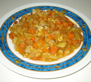 Ako variť rastlinný guláš s cucchi a zemiakmi. Recepty zeleniny gulášu s cuketou a kapustou. Zeleninový guláš s cucchi a mäsom