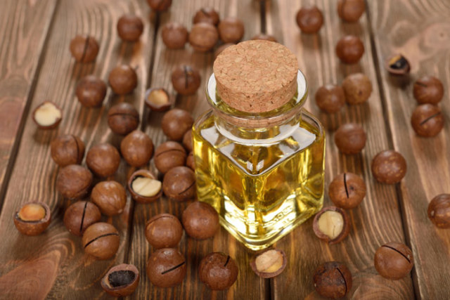 Useful properties of macadamia oil. The use of macadamia oil for hair, face, hands and bodies. Homemade masks with macadamia butter