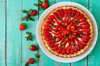 Resep Strawberry Pie langkah demi langkah dengan foto. Cara menyiapkan pai stroberi dalam oven, kompor lambat. kue lezat dengan selai strawberry