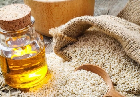 Beneficiile și efectele negative ale uleiului de susan. Cum de a face în mod corect de ulei de susan. Aplicarea de ulei de susan pentru păr, fata, dinți, produse alimentare