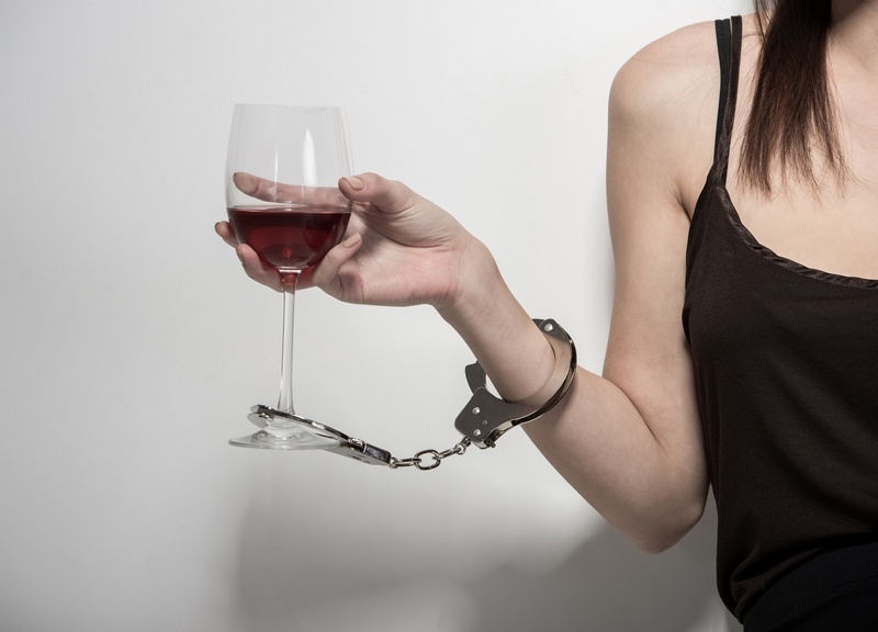 Γυναίκα αλκοολισμό - συμπτώματα και σημεία, συνέπειες. πώς να θεραπεύσει θηλυκό αλκοολισμό