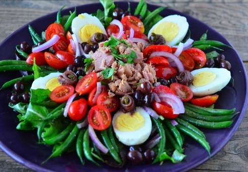 Salad Nisaz adalah resep klasik dengan tuna. Cara memasak salad Prancis Nisau, foto. Saus, mengisi bahan bakar nisuaz - resep