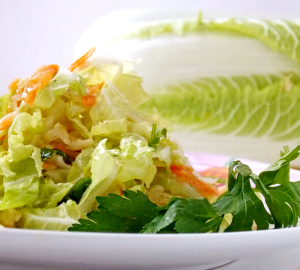 Прости и вкусни салати от Пекин зеле. Рецепти за салата от Пекин Зелеста стъпка