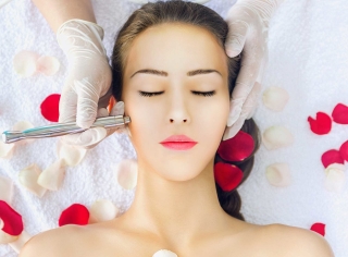 Microdermabrasion nima - nẓrạt, rasmlar oldin va keyin. Qanday yuzi Microdermabrasion tartibini qilsa