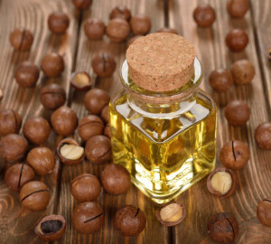 Užitečné vlastnosti makadamia oleje. Použití makadamie oleje pro vlasy, obličej, ruce a těla. Domácí masky s makadamským máslem
