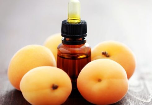Properties and use of peach oil. How to use peach oil for face, body, hair. Treatment with peach oil. Whether peach oil is newborn. Peach Oil Masks at home