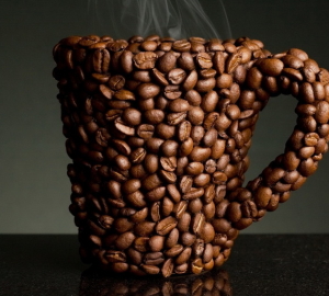 Ako vyrobiť remeslá z kávových zŕn doma. Remeslá z kávových fazule nevlastní sa sám s fotografiami