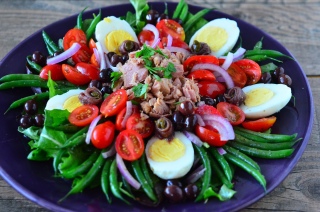 Nisauz Salad არის კლასიკური რეცეპტი tuna. როგორ საზ საფრანგეთის სალათი Nisau, ფოტო. სოუსი, ნისუაზის საწვავი - რეცეპტები