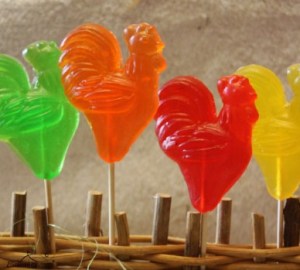 Hur man gör lollipops från socker hemma. De bästa recepten för godisocker är steg för steg. Hur man lagar sockerlollipops i formar och utan formar