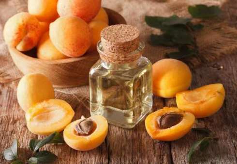 Vlastnosti a použití meruňkového oleje. Pomocí meruňkového oleje pro obličej, vlasy, tělo. Recepty pro použití meruňkového oleje doma