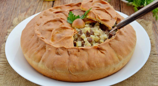 วิธีการปรุงอาหาร Tatar Balish สูตรอาหารทีละขั้นตอนของ Tatar Balisha กับเนื้อสัตว์มันฝรั่งข้าว วิธีการปรุงขนมหวาน - ภาพถ่าย