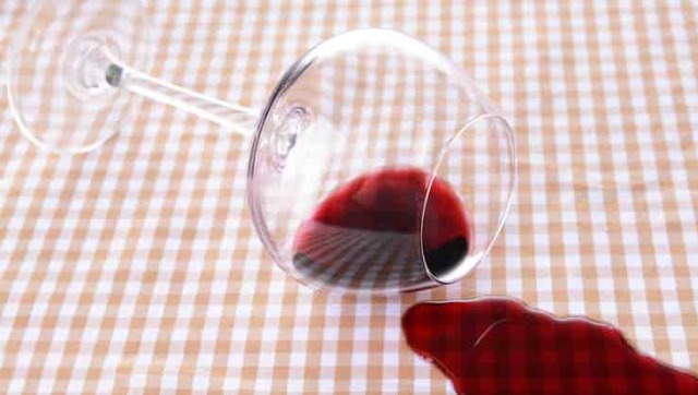Как отстирать пятно от красного вина в домашних условиях. Чем можно вывести пятно от красного вина