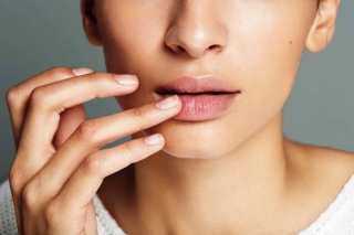 Why wipe lips. How to cure the weathered lips: what to do at home